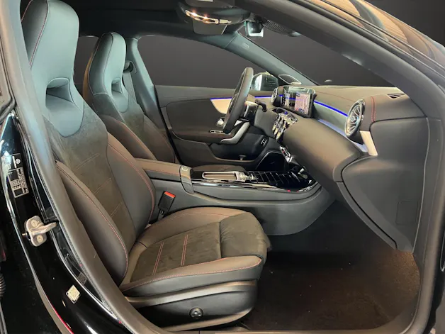 Mercedes-Benz CLA 200 7G-DCT AMG Line