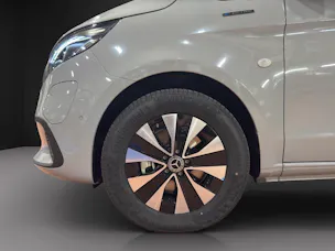 Mercedes-Benz eVito 126 Lang Tourer Pro