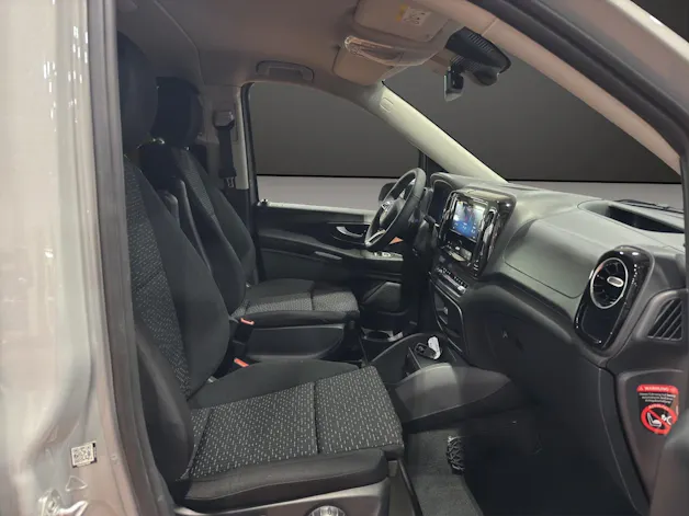 Mercedes-Benz eVito 126 Lang Tourer Pro