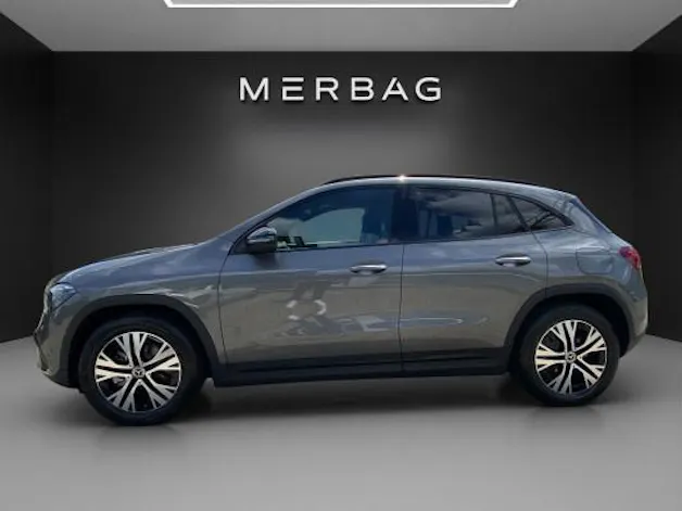 Mercedes-Benz GLA 220 4Matic 8G-DCT