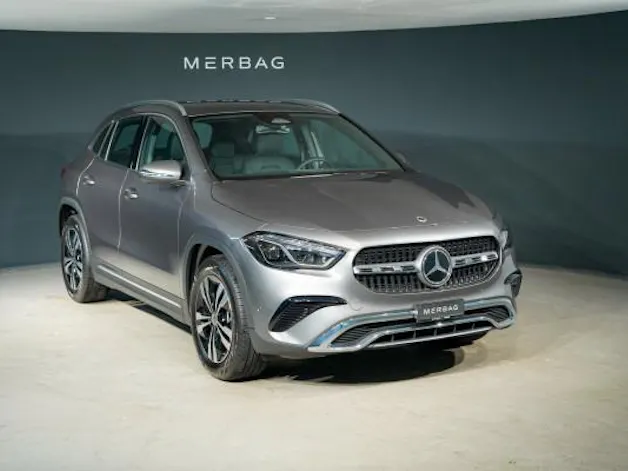 Mercedes-Benz GLA 220 4Matic 8G-DCT