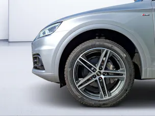 AUDI Q5 2.0 TDI sport quattro S-tronic