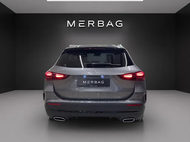 Mercedes-Benz GLA 200 7G-DCT "Night Star"