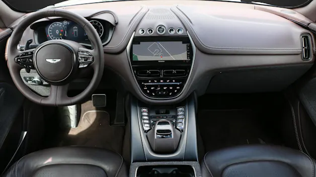 Aston Martin DBX 4.0 V8