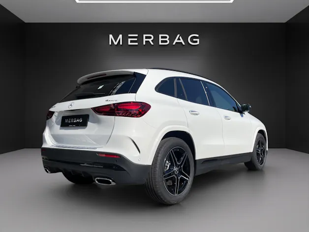 Mercedes-Benz GLA 220d 4Matic 8G-DCT