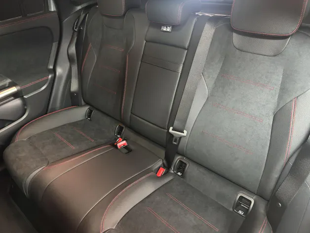 Mercedes-Benz EQA 300 66,5kWh 4Matic Swiss Star