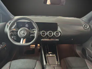Mercedes-Benz EQA 300 66,5kWh 4Matic Swiss Star