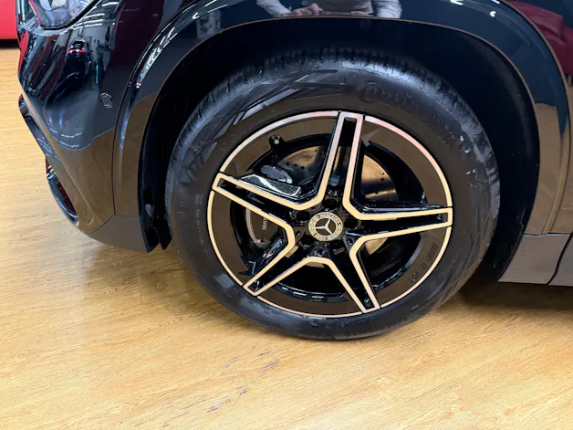Mercedes-Benz GLA 200 - AMG / DISTRONIC / 360 Grad Kamera / AHK / Sitzmemory