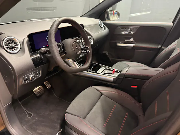 Mercedes-Benz GLA 200 - AMG / DISTRONIC / 360 Grad Kamera / AHK / Sitzmemory