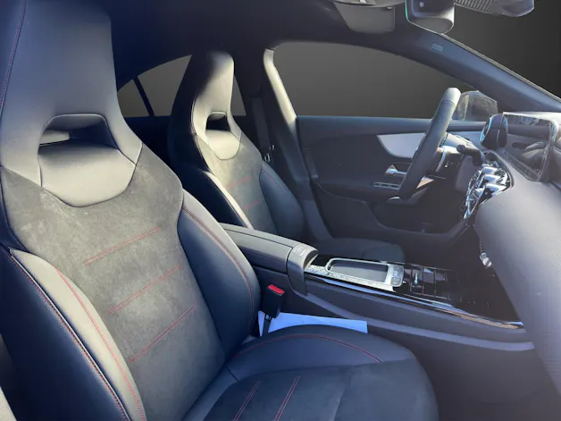 Mercedes-Benz CLA 220 4Matic 8G-DCT