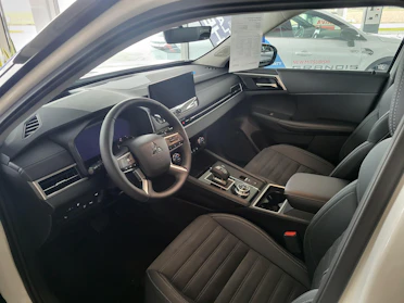 MITSUBISHI OUTLANDER 4