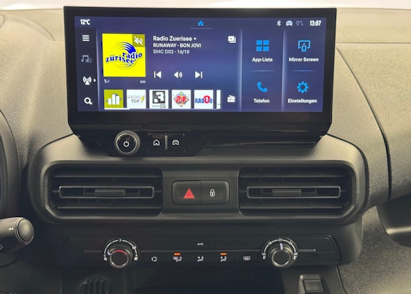 Vehicle image 8 Vehicle image 8