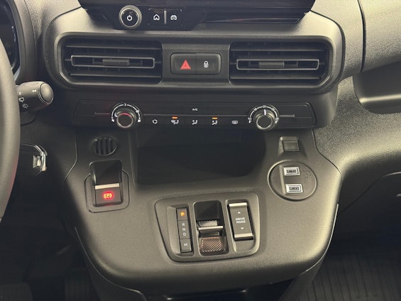 Vehicle image 10 Vehicle image 10