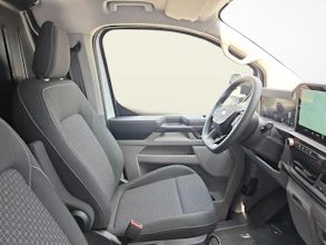 https://vehicle.imgix.net/4014922/010b42d3-d825-4b86-9a78-70686a9cc62c.jpg