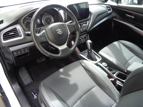 Vehicle image 14