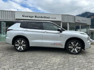 Mitsubishi Outlander 2.4 PHEV Instyle Blackline  4x4