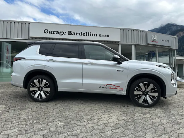 Mitsubishi Outlander 2.4 PHEV Instyle Blackline  4x4