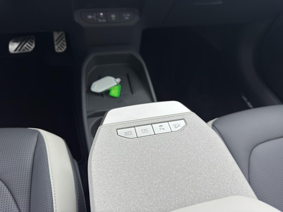 Vehicle image 6 Vehicle image 6