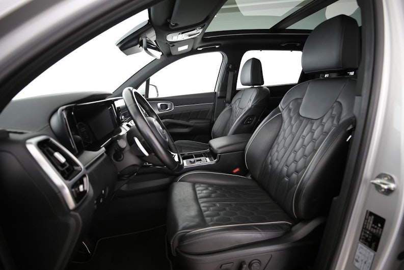 Vehicle image KIA SORENTO