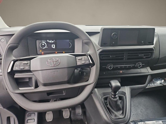 Vehicle image 10 Vehicle image 10