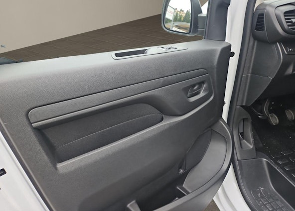 Vehicle image 11 Vehicle image 11