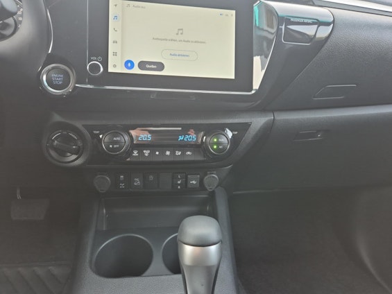 Vehicle image 14 Vehicle image 14