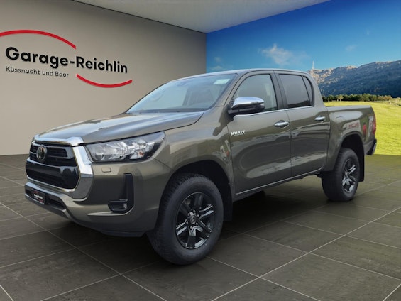 First vehicle image