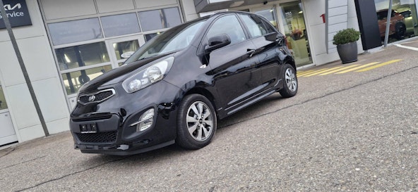 First vehicle image First vehicle image