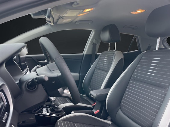 Vehicle image 6 Vehicle image 6