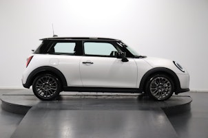 Vehicle image MINI F66 1.5i Cooper C