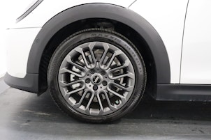 Vehicle image MINI F66 1.5i Cooper C