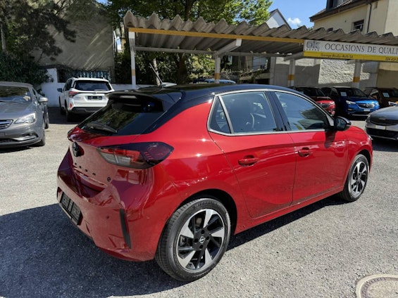 Vehicle image 4 Vehicle image 4