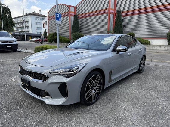 First vehicle image