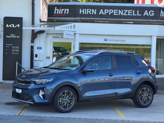 First vehicle image