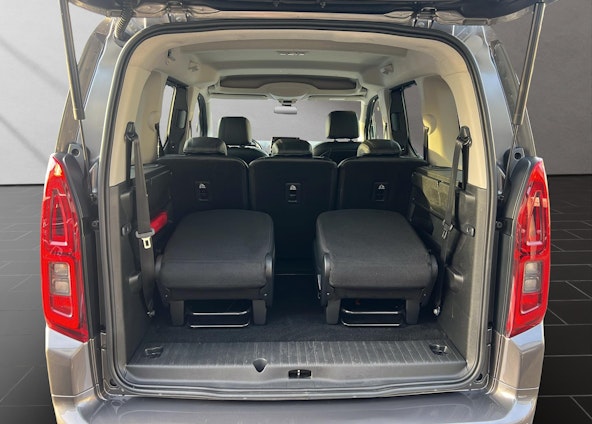 Vehicle image 10 Vehicle image 10