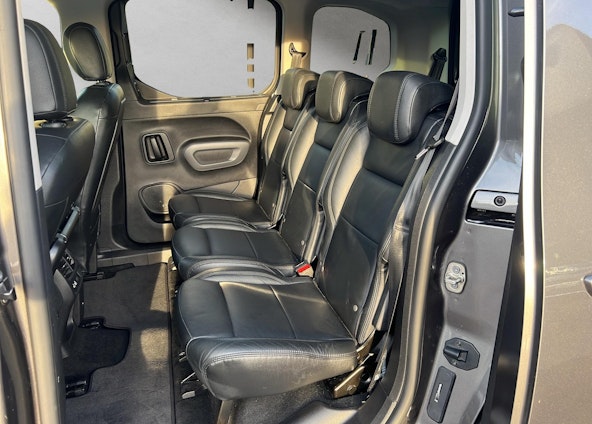 Vehicle image 9 Vehicle image 9