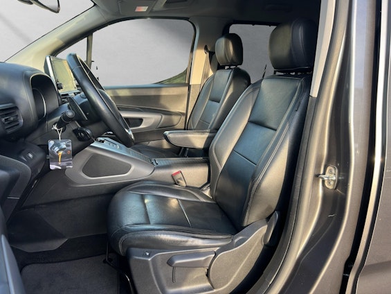 Vehicle image 8 Vehicle image 8