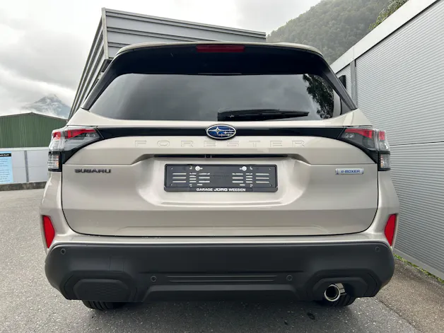 Subaru Forester Station 2.0i e-Boxer Swiss Plus