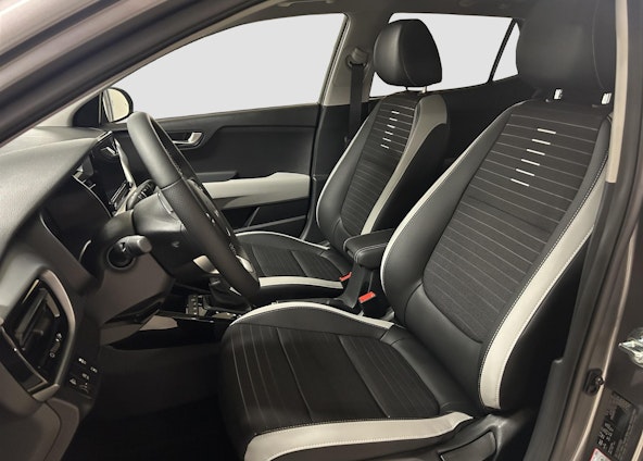 Vehicle image 8 Vehicle image 8