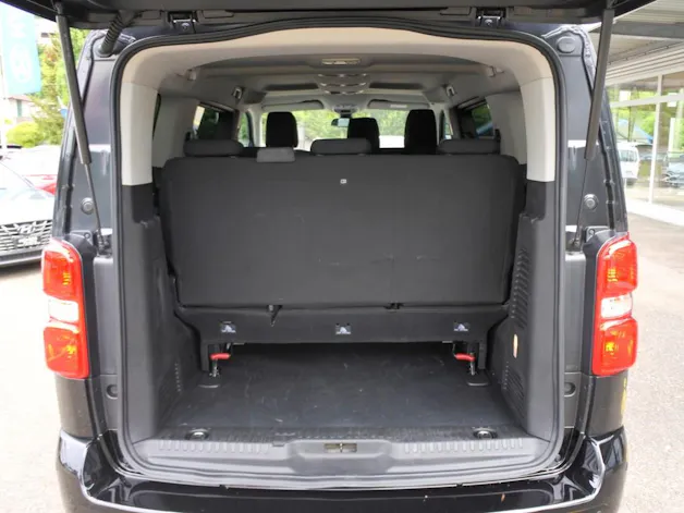 Peugeot Traveller Business Stand.