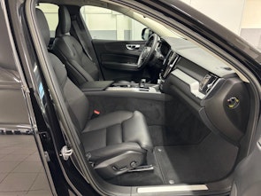 Vehicle image VOLVO XC60 2.0 B4 MH Core