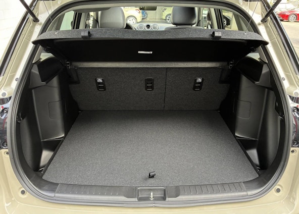 Vehicle image 8 Vehicle image 8