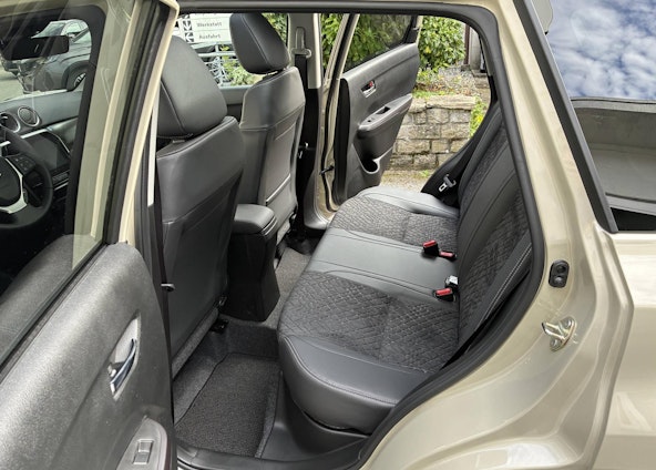 Vehicle image 7 Vehicle image 7