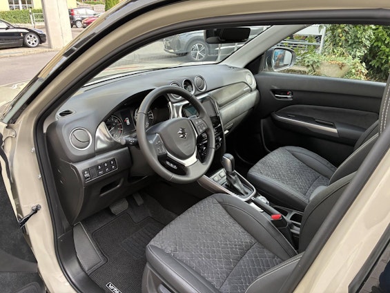 Vehicle image 6 Vehicle image 6