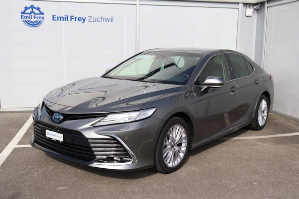First vehicle image