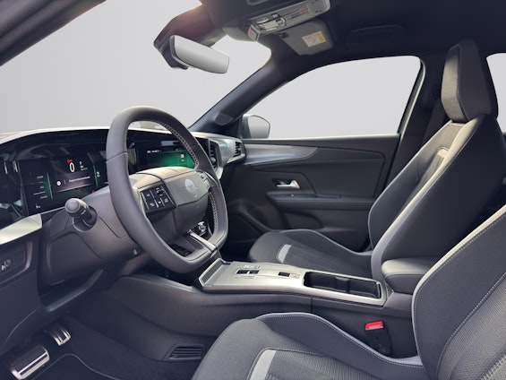 Vehicle image 4 Vehicle image 4