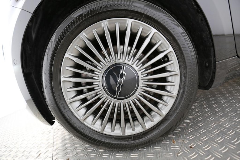 Vehicle image FIAT 500