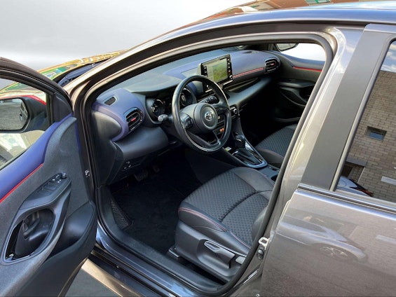 Vehicle image 4 Vehicle image 4