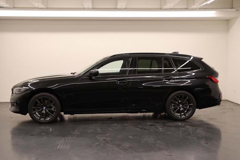 Vehicle image BMW 3 SERIES