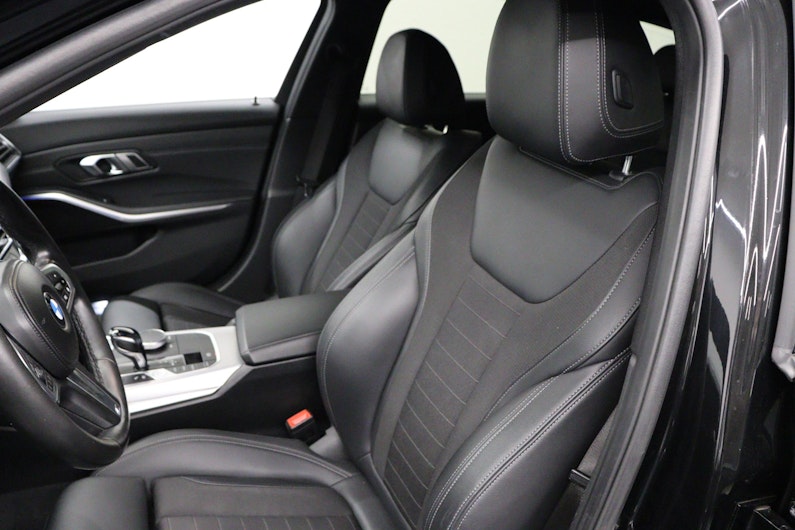 Vehicle image BMW 3 SERIES